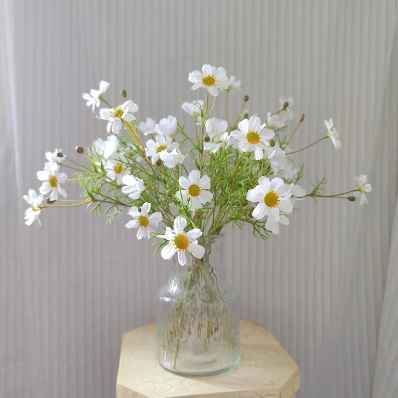 Elegant White Silk Daisy - Lifelike Artificial Flower for Home and Event Decoration