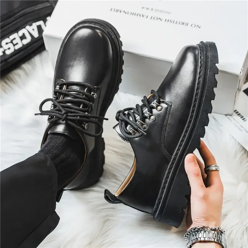 

Новинка 2023, черные кожаные туфли, мужские деловые туфли в британском стиле с мягкой подошвой и большой головой для молодых и средних мужчин, деловая обувь
