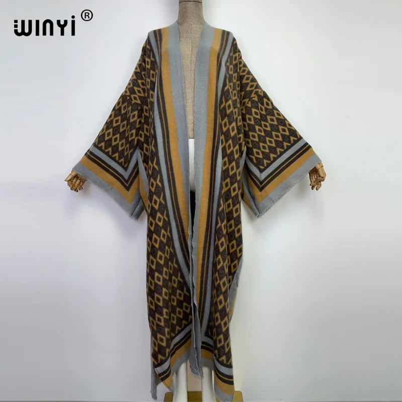 

Платье-кимоно женское зимнее длинное с длинным рукавом и винтажным принтом