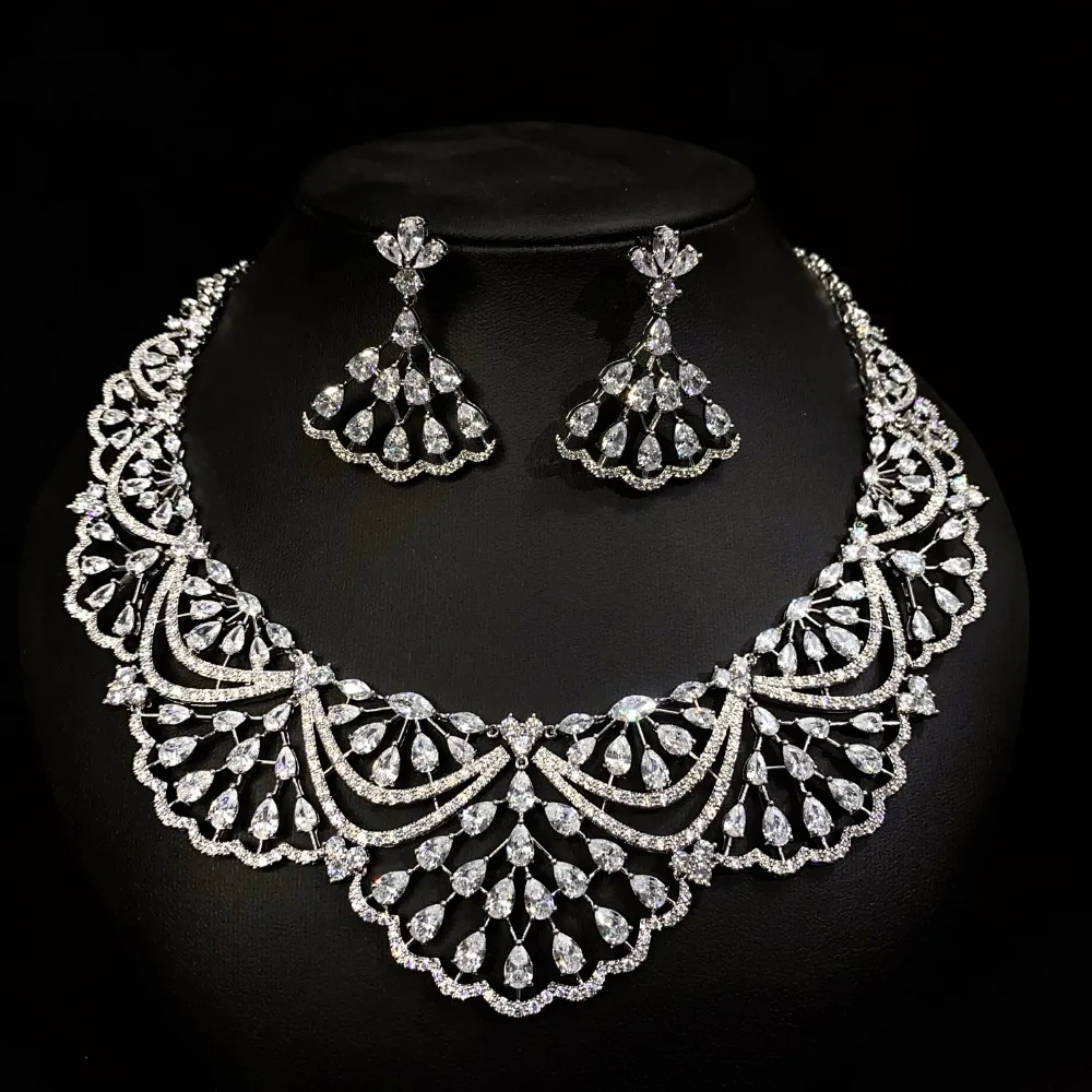 

Женский комплект из колье и серёг, с фианитом