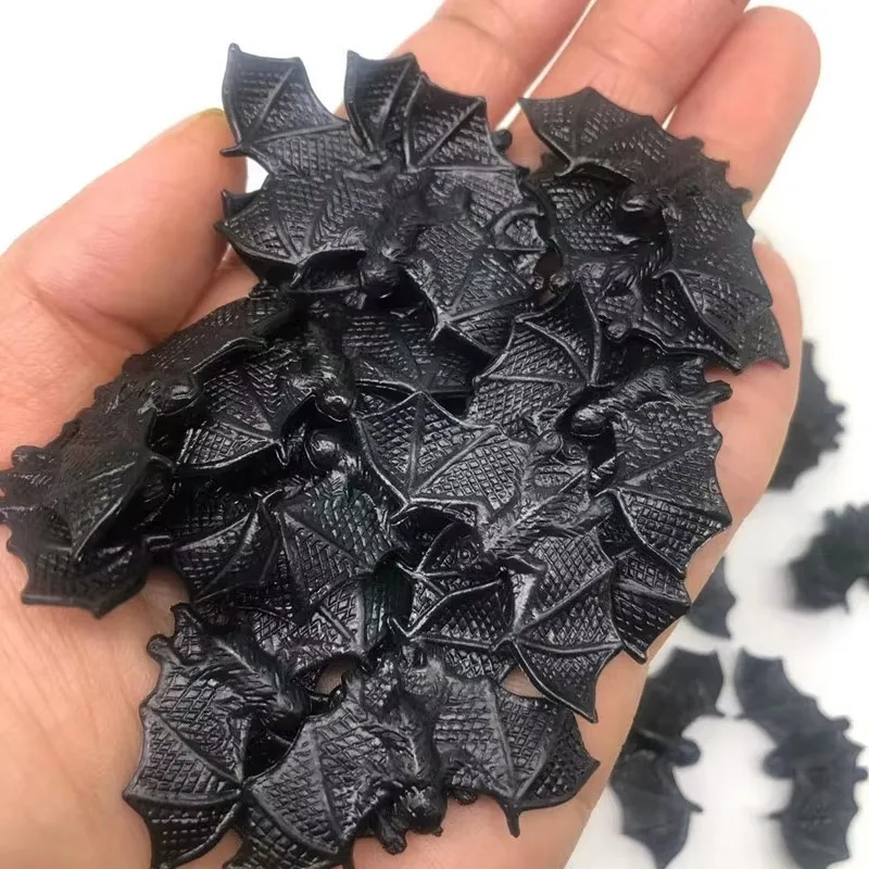 50 Stück Schwarze Leuchtende Kunststoff-Fledermäuse Halloween-Dekoration Spukhaus Horror-Requisiten Zubehör DIY Kinderspielzeug Party-Geschenke