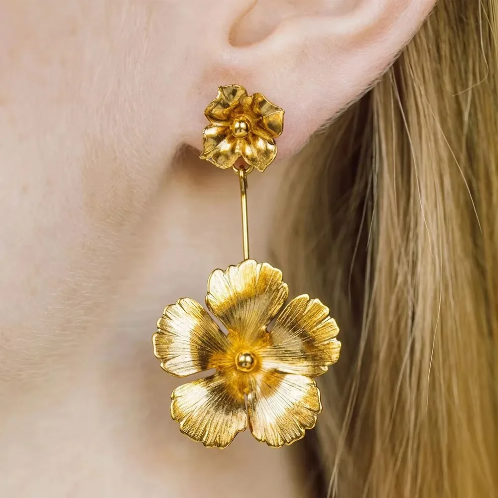 Dainty Gold Plated Flower Earrings Studs Quality Rust Proof Waterproof Floral Earring Woman Zircon Pearl Petal Ear Jewelry Aros