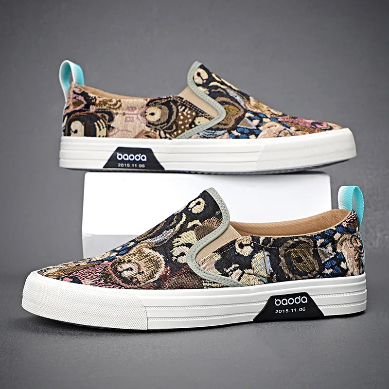 Men's Canvas Shoes Fashion Bear Printing Breathable Board Shoes Korean Version Soft Sole Lightweight Slip on Flat Casual Shoes 4