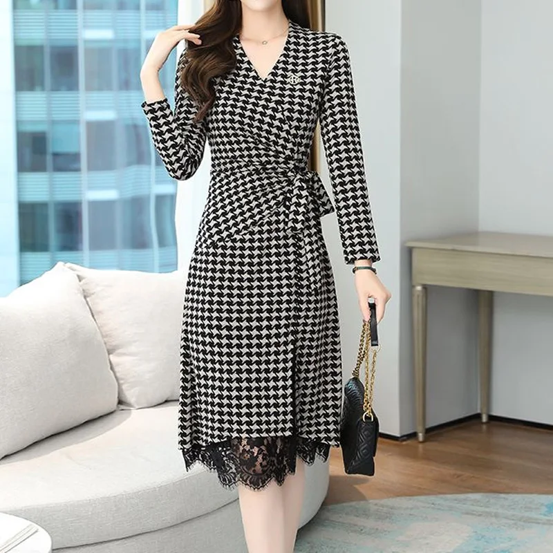 

Spring Autumn New Lace Patchwork Plaid Midi Dress V Neck Long Sleeve Lacing Elegant Dress Fashion Temperament Women Clothing