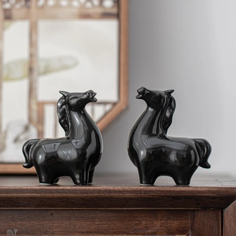 Ceramic Pony Tea Pet Ornament Home Black Horse Decoration Gilded High-end Handmade White Porcelain Horse Ornament Tea Playing