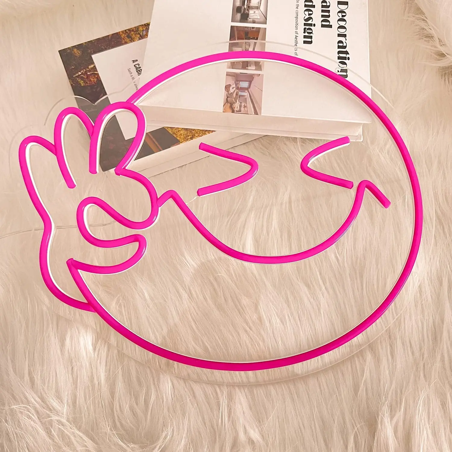 Рисунок 2 - Цветная неоновая вывеска с улыбающимся лицом