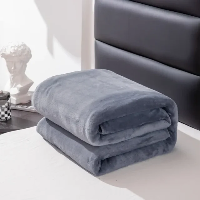 2025 new solid color simple plush blanket multi-functional Farley plush thickened warm blanket 2