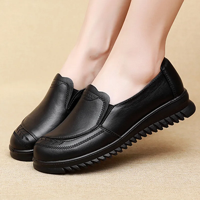 Spring and Autumn Genuine Leather Women Shoes Slip On Loafers Casual Breathable Slip-On Flat Women Shoes Soft Bottom Flat Shoes