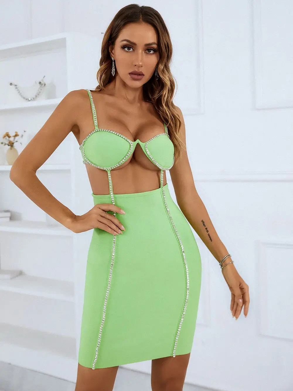 

Women Summer Sexy Sleeveless Crystal Diamonds Green Black Mini Bodycon Bandage Dress 2022 Evening Night Club Chic Party Dress