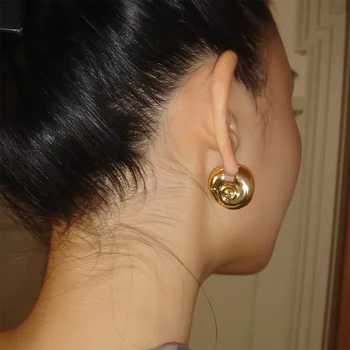 Vintage Conch Shell Chunky Hoop Earrings for Women Gold Plated Hollow Round Ear Buckle Huggie Hoops Fashion Jewelry Gifts