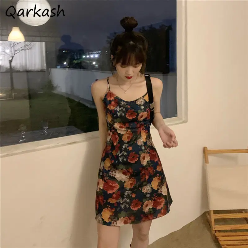 Saashi Slim Fit Halterneck Dress - Sleeveless Summer Style
