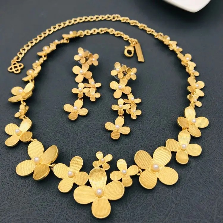 

European and American metal distressed texture flower design earrings and necklaces