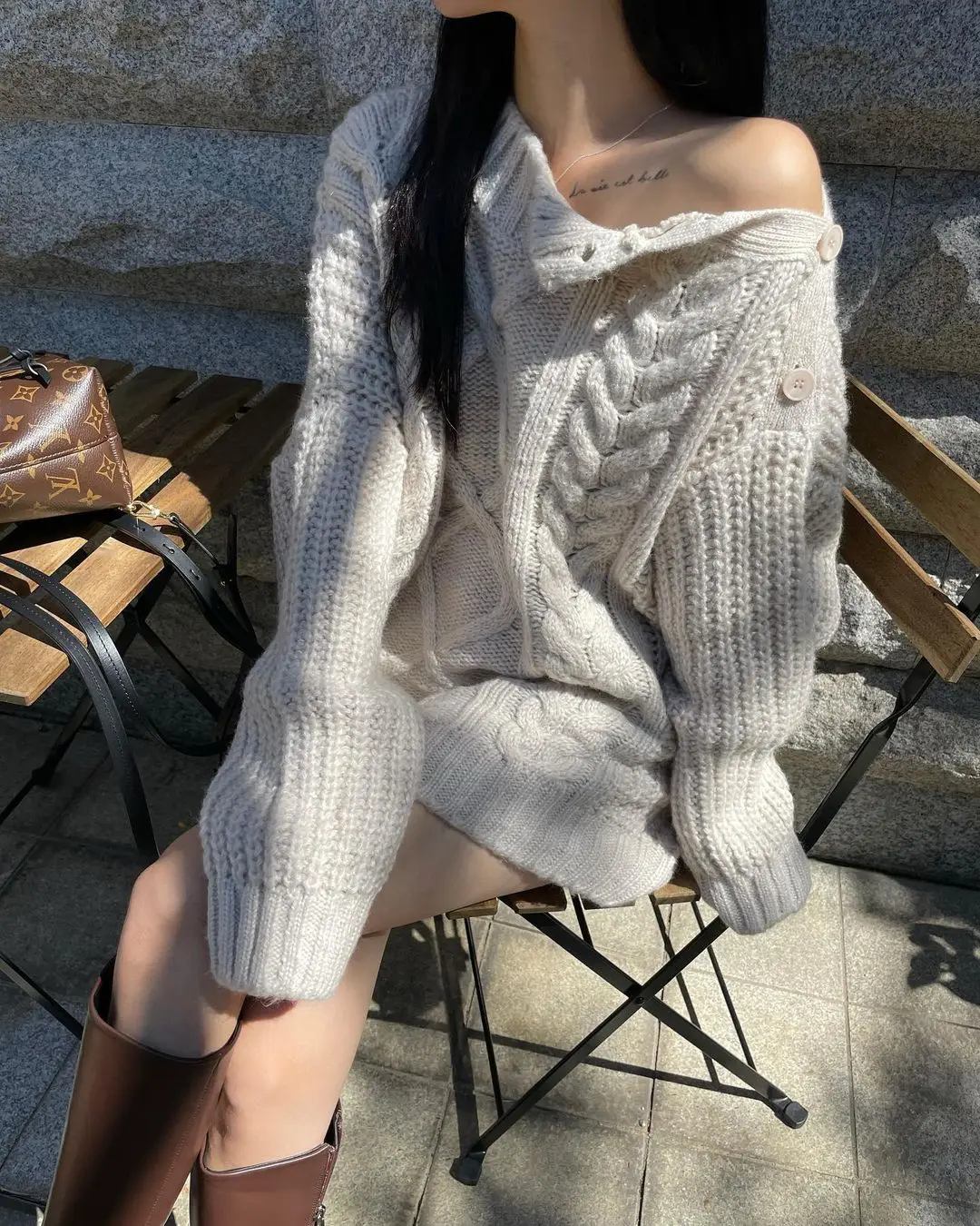 

Side open neck off shoulder Fried Dough Twists long sleeve sweater