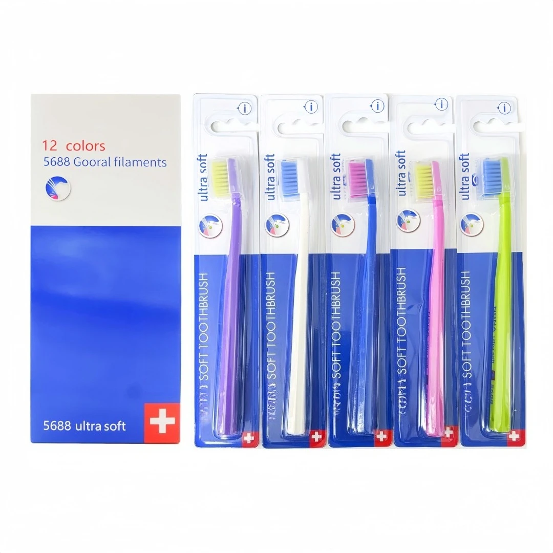 סט מברשות שיניים רכות עם 12 יחידות בקופסה למבוגרים עם מנקה לשון וידית אנטי-החלקה בצבעים מעורבים לטיפוח שיניים בבית