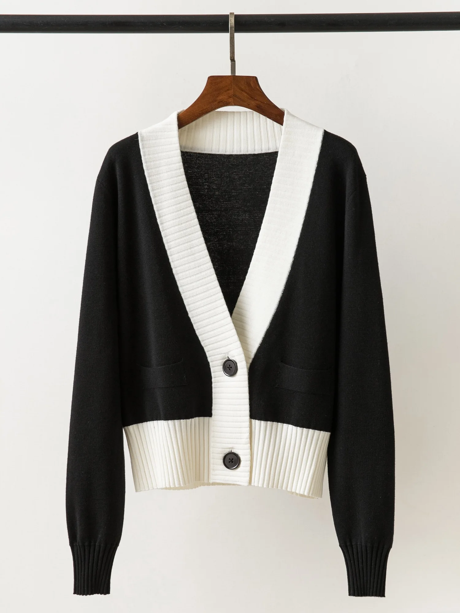 

Classic loose version of the knitted coat, to create elegant stylish wear out of comfort