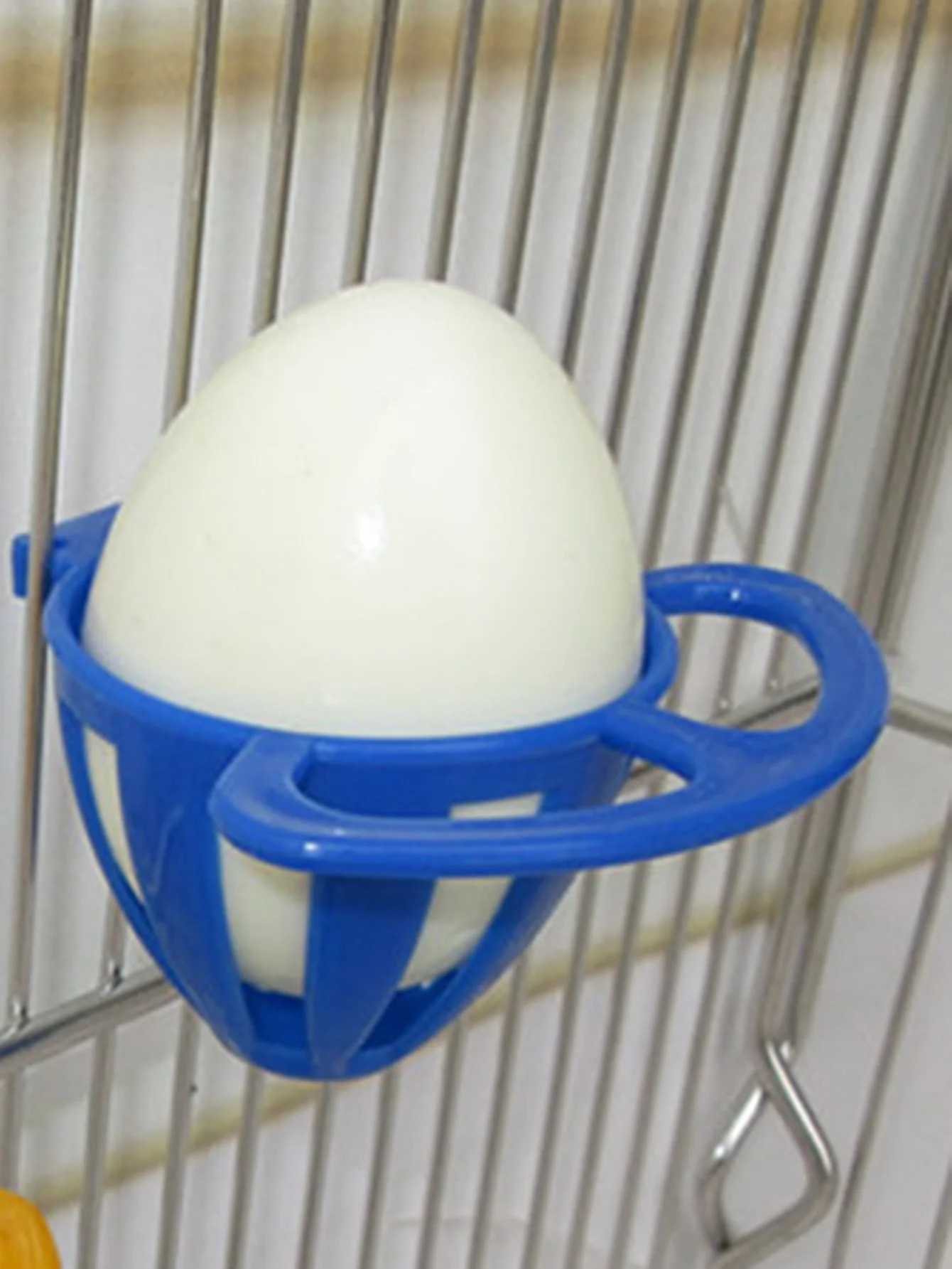 1pc-Bird supplies, tools, parrot eggs, feeding basket, bird food basket, bird food box, color random