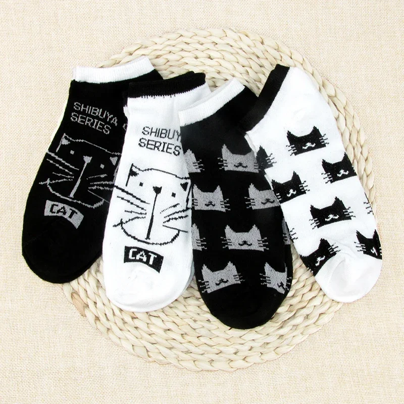 

1Pairs Cute Animal Spring Women Socks Korean Style Funny Harajuku Kawaii Cat Cotton Random Socks for Women Low Cut Ankle