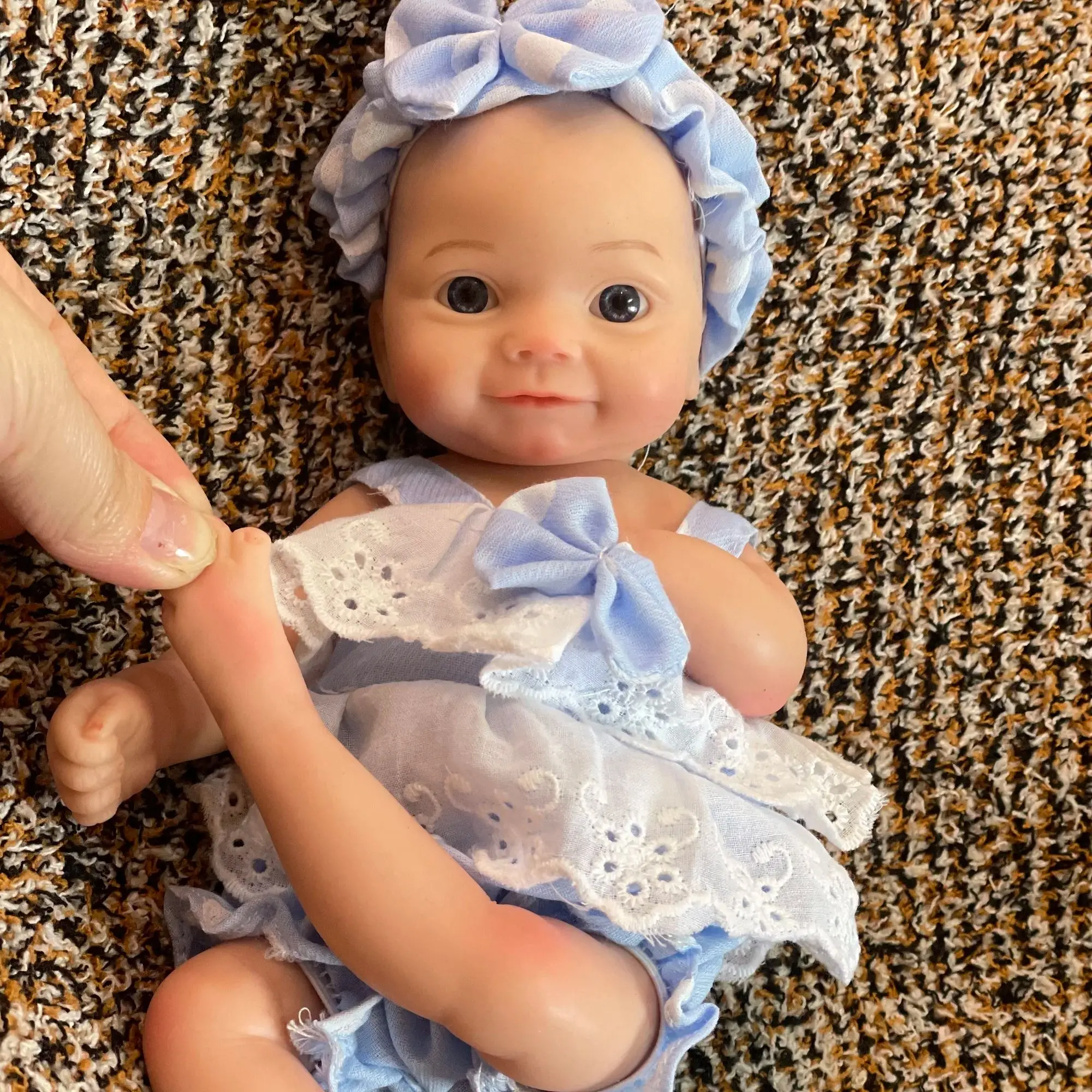 

Adorable 28CM Baby Girls Full Soft Silicone Reborn Baby Dolls Painted Newborn Baby Dolls With Cuddly Dress For Kids Gifts