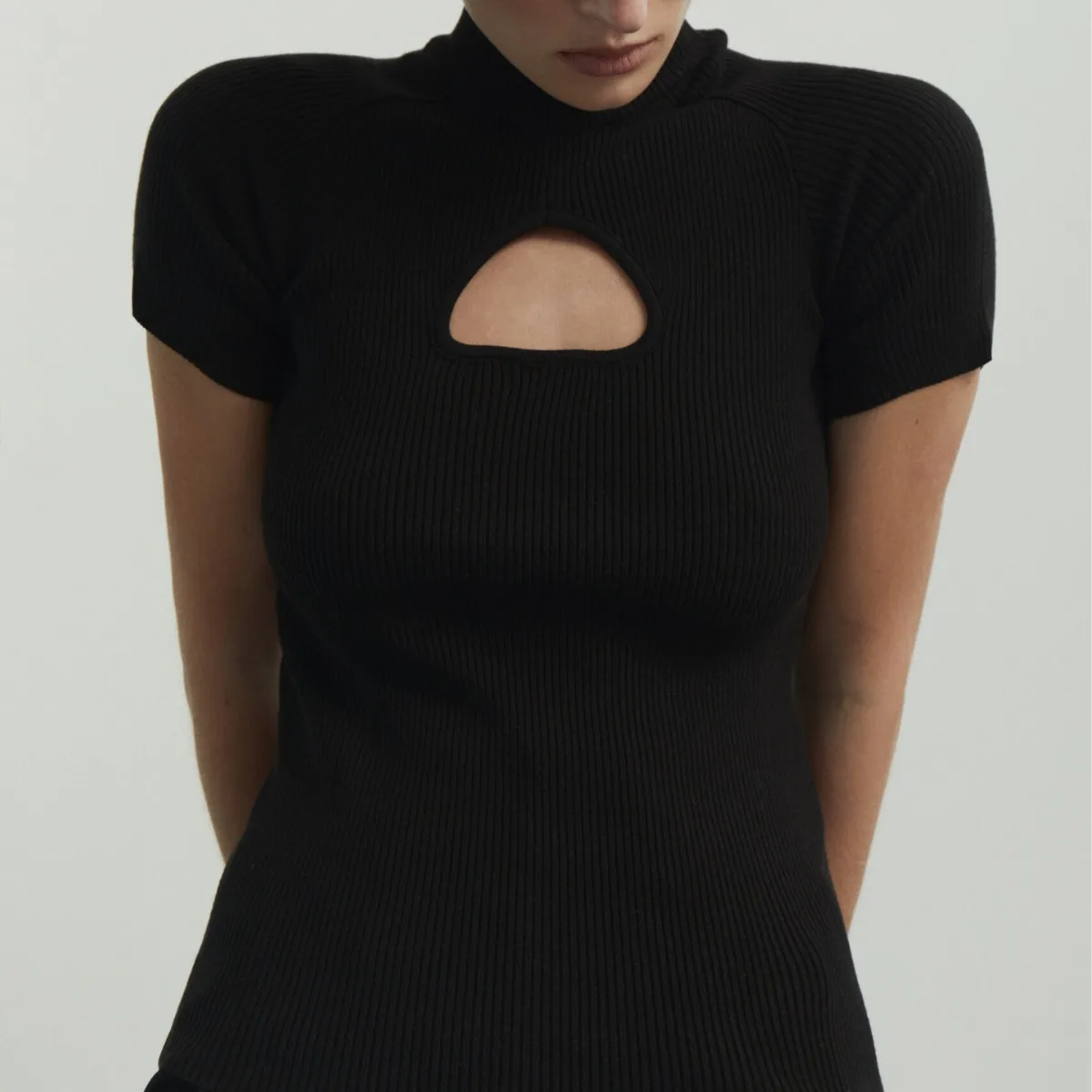 

New Pure Color Slim Fit Sexy Hollow Short Sleeve Knitted Shirt Spring and Autumn Season Thread Knitted Top Sexy