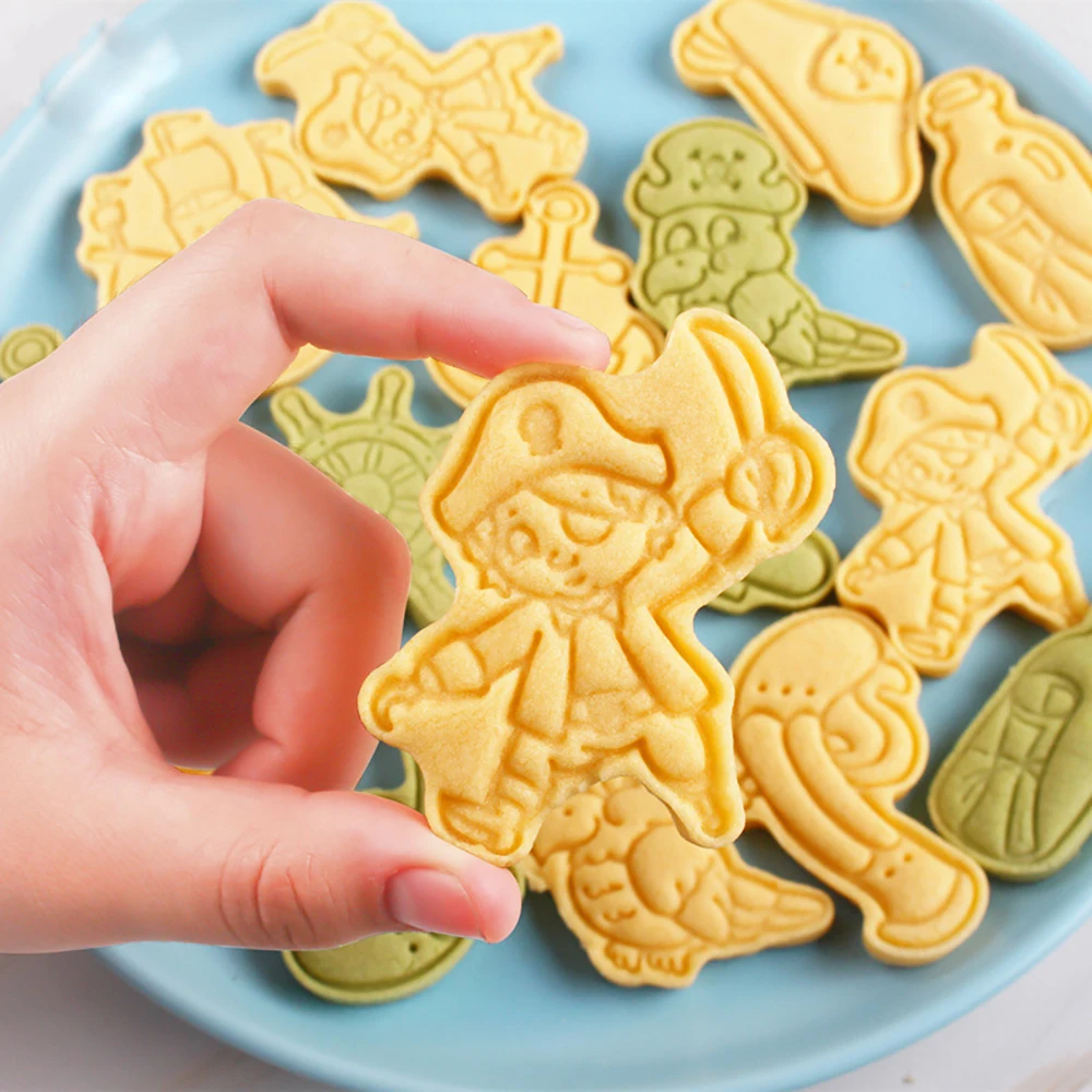 8Pcs Cartoon Pirate Cookie Cutters Plastic 3D Cartoon Pressable Biscuit Mold Fondant Cookie Stamp Kitchen Pastry Baking Tools