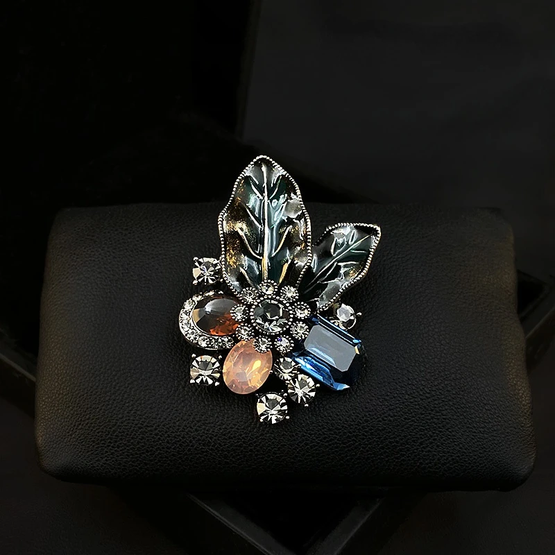 

1001 Upscale Retro Flower Plant Brooch Women's Suit Exquisite Corsage Coat Neckline Accessories Buckle Jewelry Enamel Pins Gifts