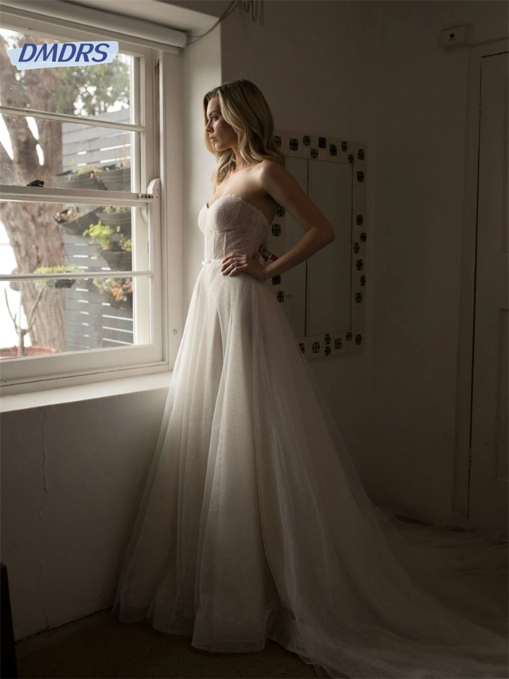 

Luxurious Elegant Strapless Wedding Gown Classic Shimmering Tulle Gowns Romantic Floor-Length Dress Robes De Soirée