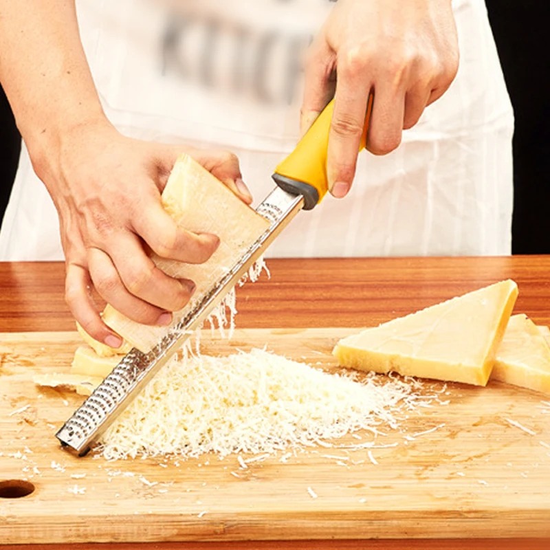 Râpe à Fromage Inox Acier Râpe à Fromage avec Poignée Portable Râpe à  Fromage pour Parmesan Fromage Légumes Gingembre Ail Citron 