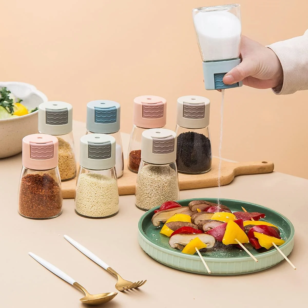 

Salt and Pepper Shakers Precise Quantitative Push Type Seasoning Bottle Dispenser Tank Sugar Spice Jar Each Press 0.5g Salt