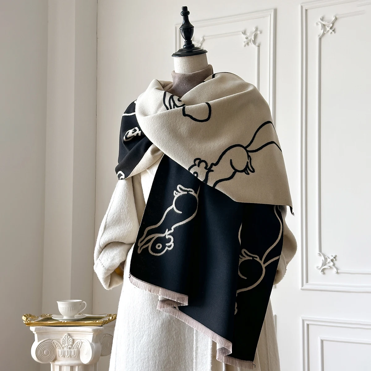 New Luxury Winter Cashmere Little Squirrel Print Scarf Women Warm Pashmina Poncho Scarves Fashion Shawl Thick Foulard Bufanda