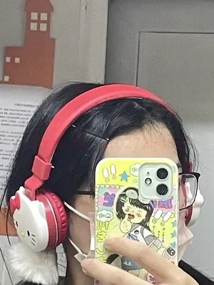 HelloキティワイヤレスBluetoothヘッドフォン、かわいい漫画の