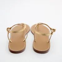 Sandales plates pour femmes Été 2026 : Style féerique et épuré avec une seule bride et bout fermé 4