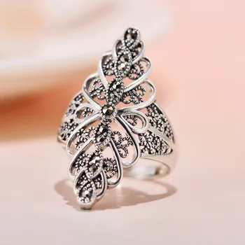 2023 New Retro and Fashionable Palace Style Hollowed Out Petal Women's Ring Jewelry 1