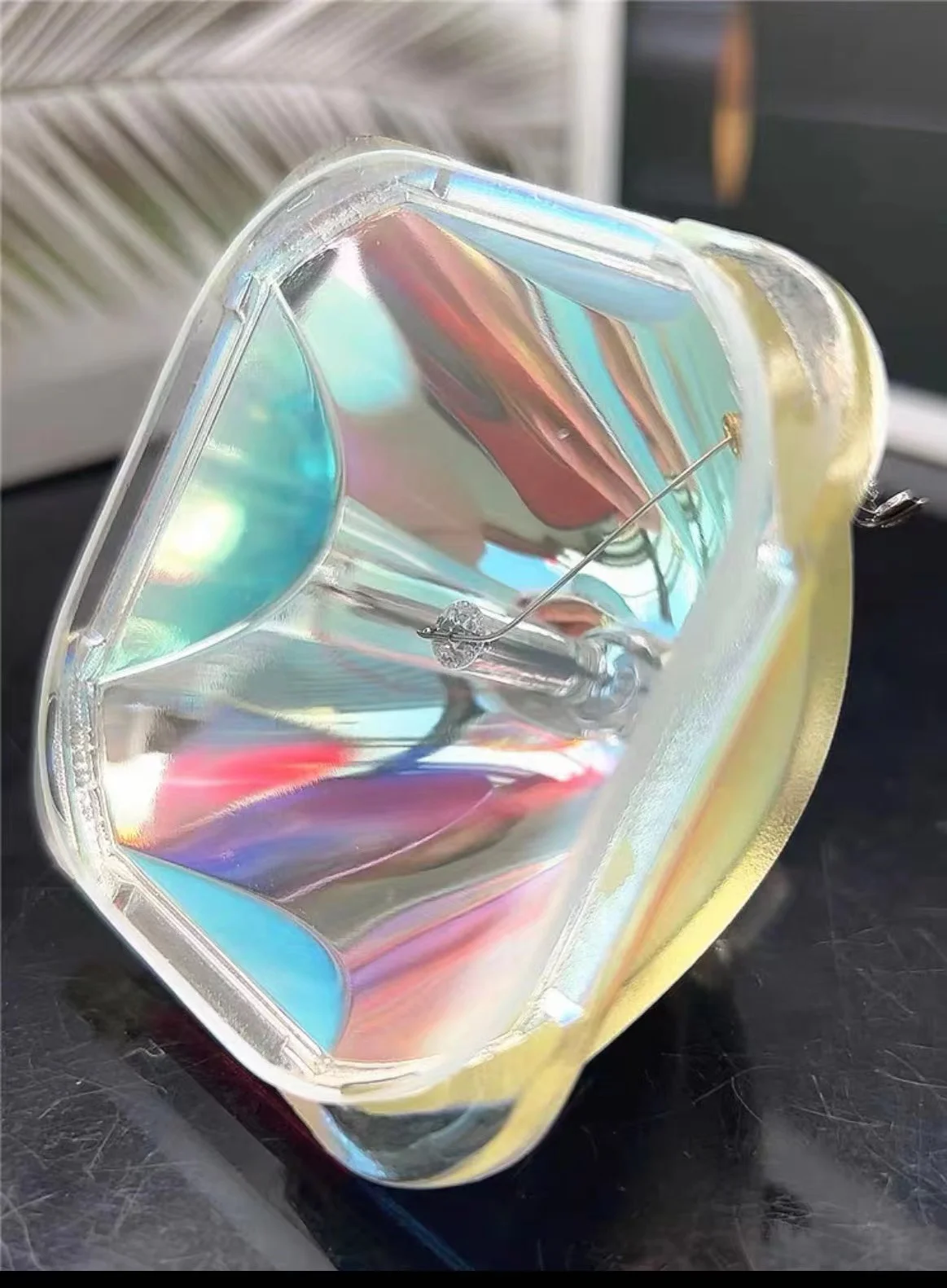

Suitable for 820/EMP-810/EMP-811 projector bulbs