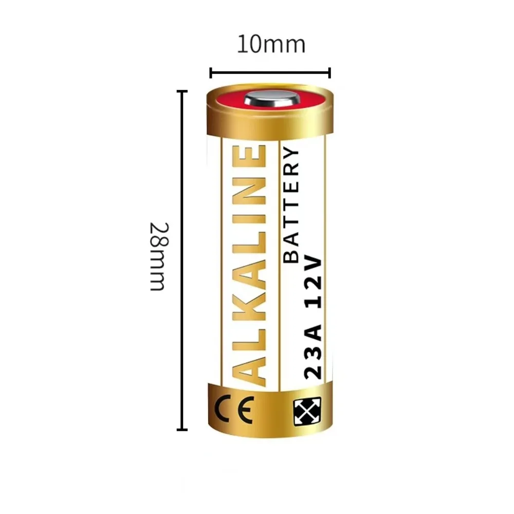 Gros plan sur une pile 12V pour drone télécommandé, étiquette visible.
