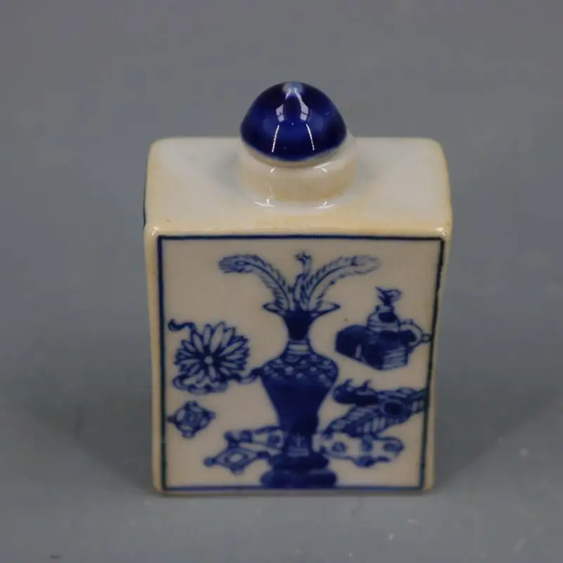 Antique porcelain blue and white antique pattern snuff bottle 2