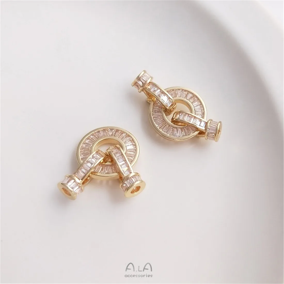 Рисунок 3 - Жемчужная пряжка 14K