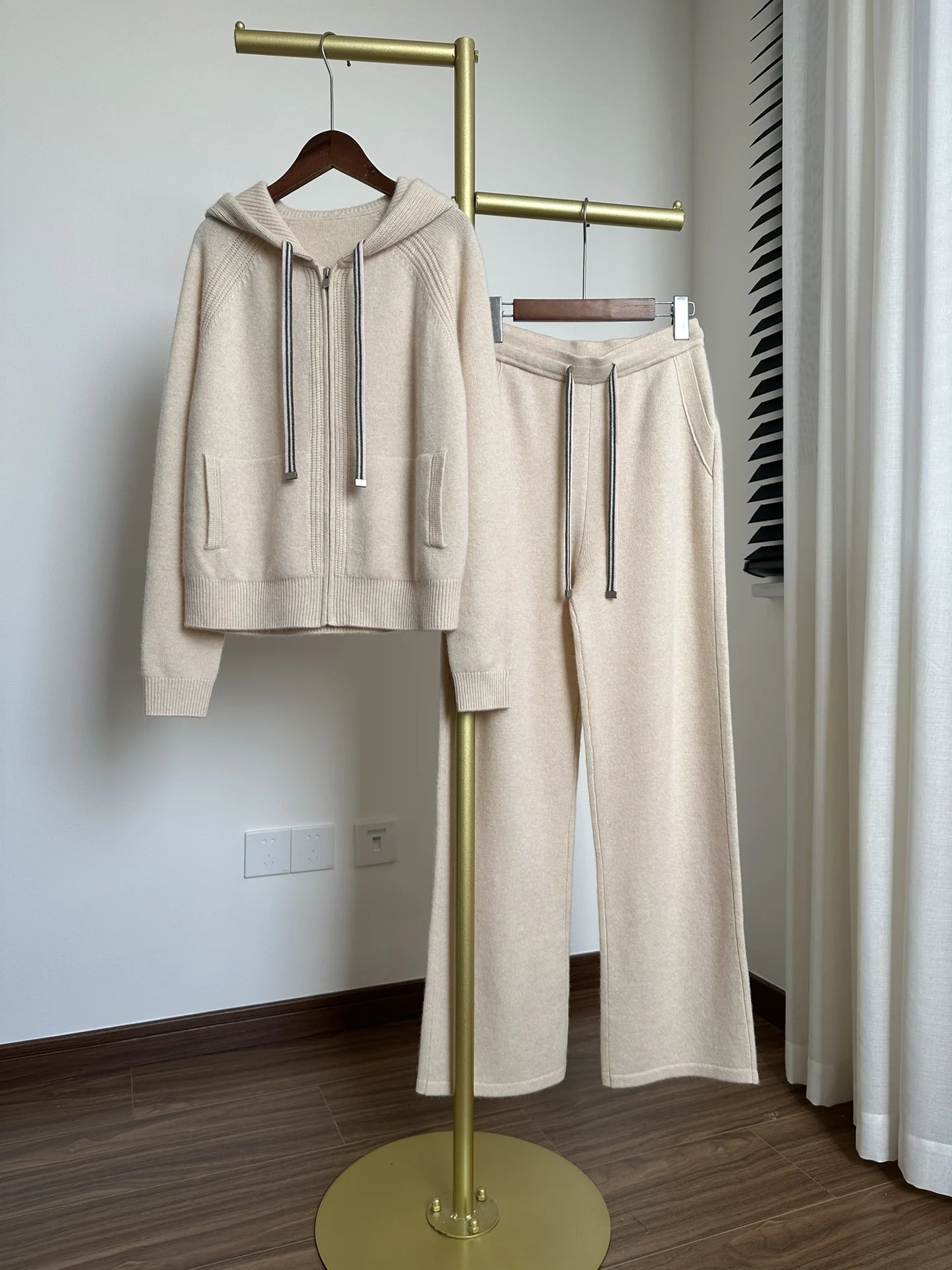 24 Autumn and Winter New Women's Cashmere Suit Hooded Zipper Top + High Waist Drawstring Leg Closing Pants Two Piece Set 5