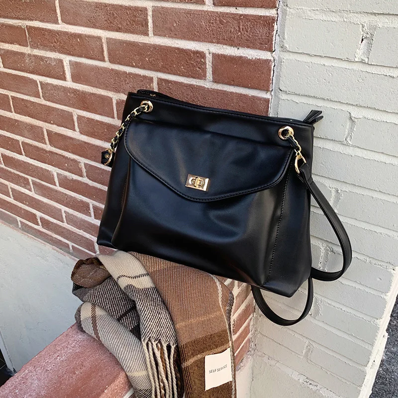 thumbnail image 1 of Bolso de hombro negro clásico para mujer, versátil, estilo retro, cruzado, cuadrado, 2024, nuevo, de gran capacidad, con solapa de cuero texturizado, 1 of 4