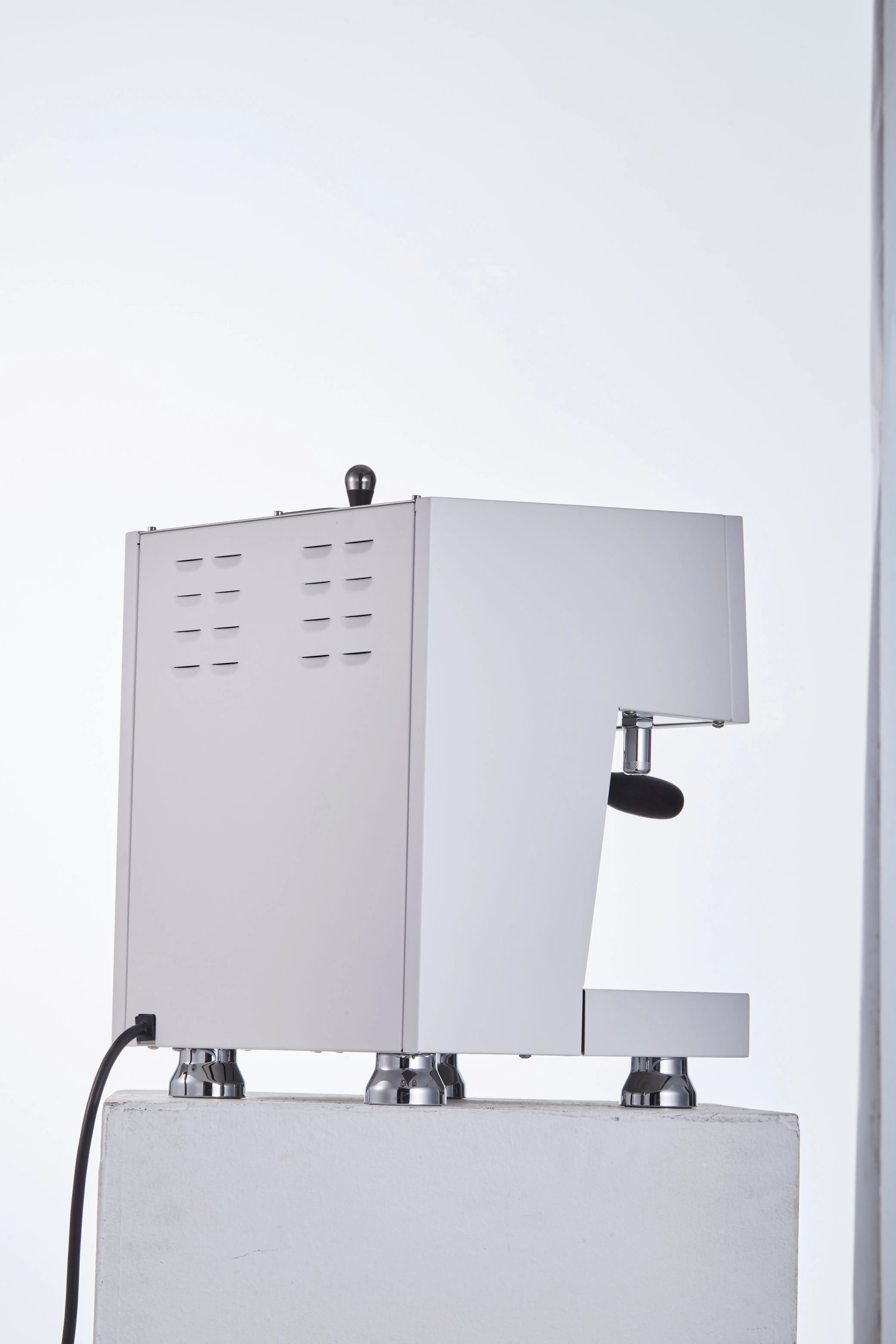 Elevate Your Coffee Game With The CRM 3026 Espresso Maker And Coffee Machine From Corrima 4