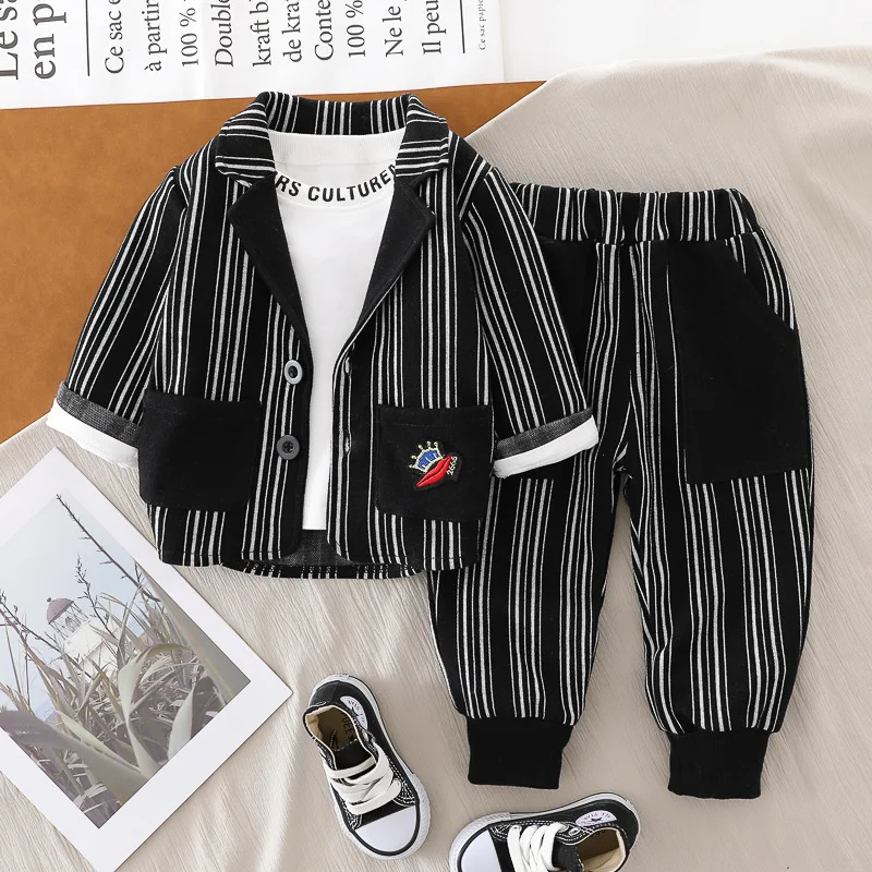 Рисунок 4 - Детский блейзер и брюки в полоску