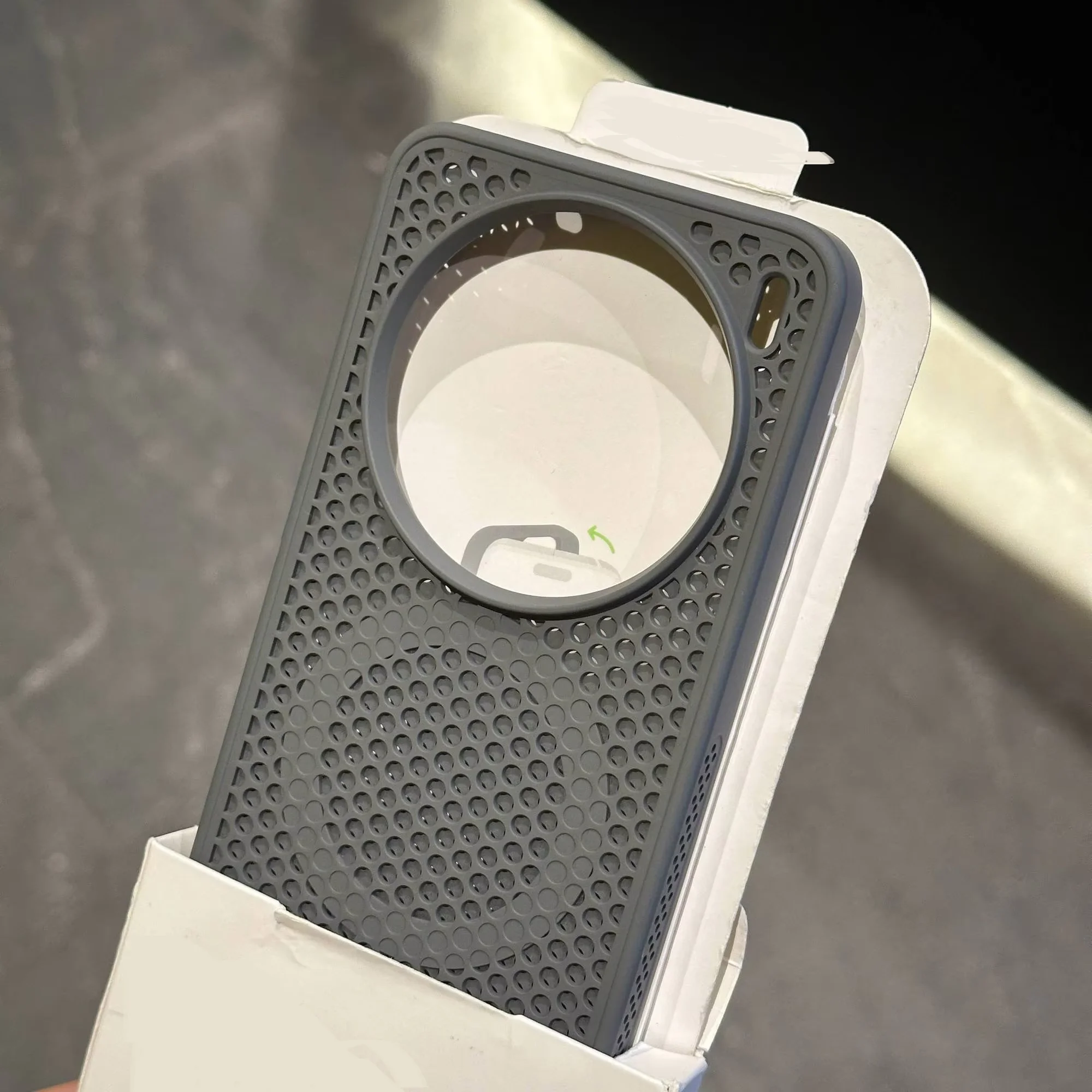 Magnetic Cooling Breathable Shockproof Heat Dissipation Phone Case