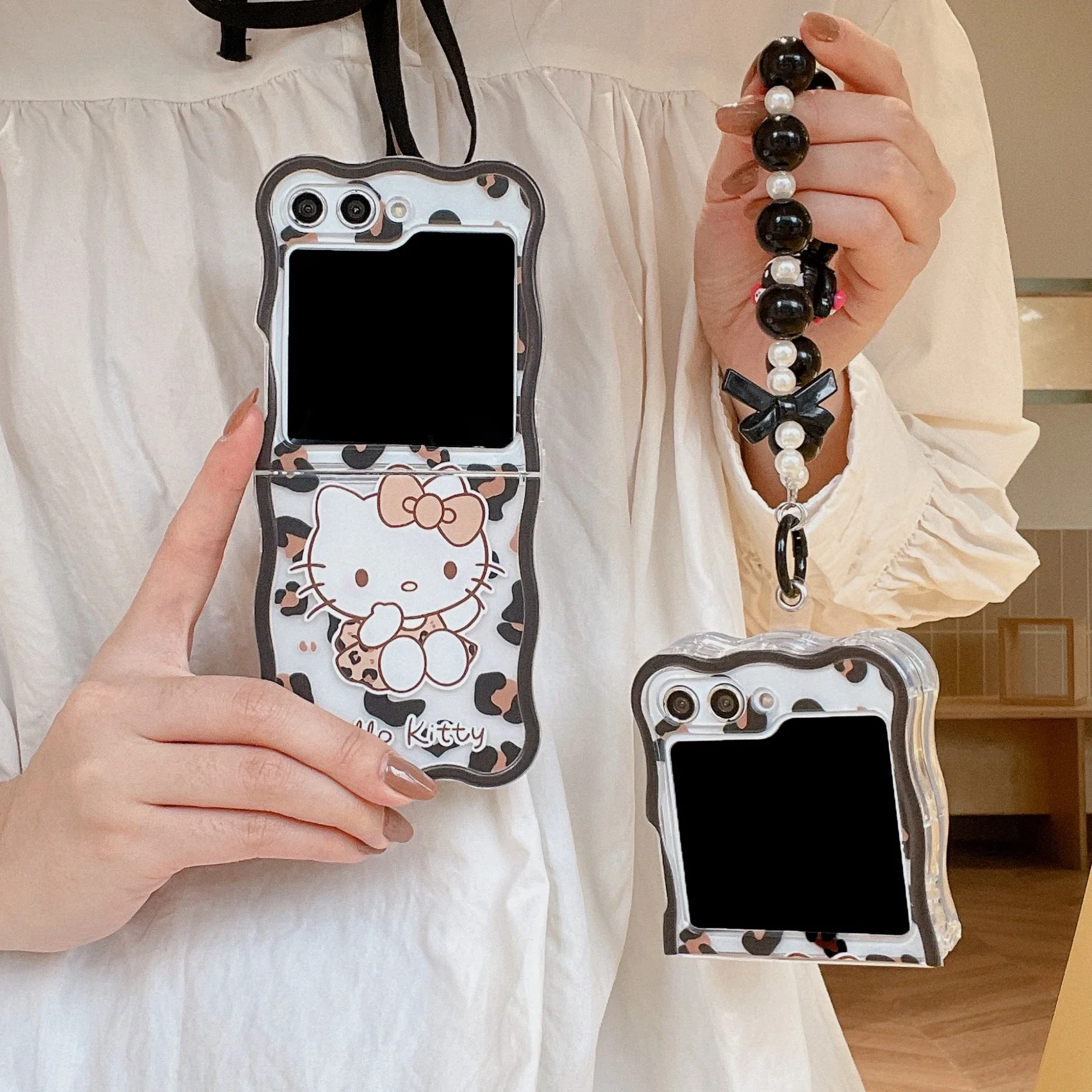 

2024 Sanrio Hello Kitty Kuromi with Pendant Case for Samsung Galaxy Z Flip 3 4 5 Flip5 Flip4 Flip3 Transparent Back Case