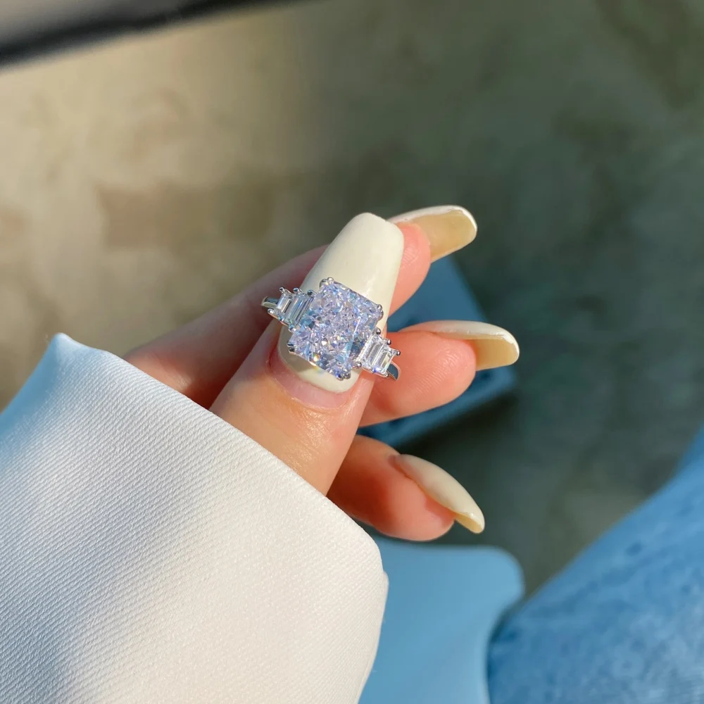 Wholesale High Quality 925 Silver Inlaid Ice Cut Zircon Anniversary Ring