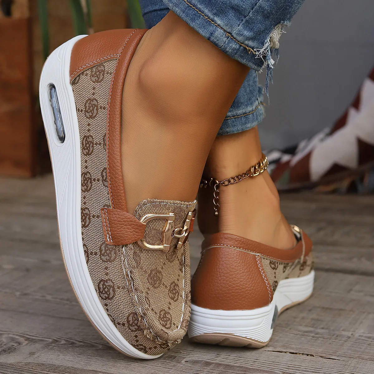 2025 New Autumn Women Trend Retro Designer Flat Shoes Women Fashionable Round Toe Metal Decoration Casual Shoes Zapatos De Mujer