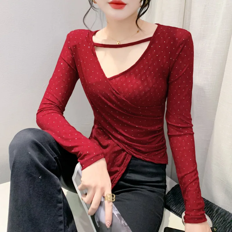 

Женская ассиметричная футболка #8820, черная, красная сексуальная клубная короткая футболка с косым воротником, женская уличная эластичная футболка с длинным рукавом