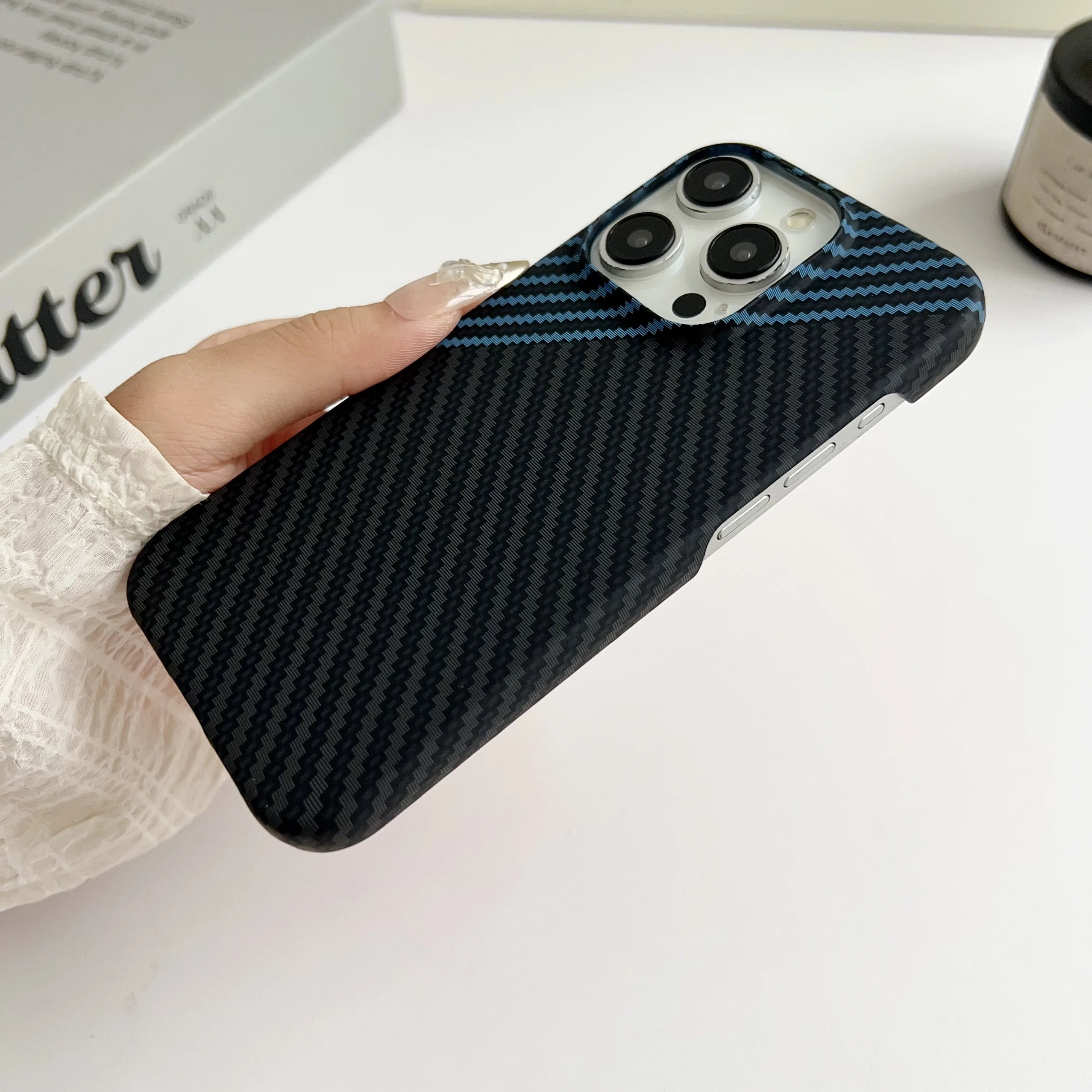 Sleek Carbon Fiber Texture Ultra-Thin Matte Protective Cover