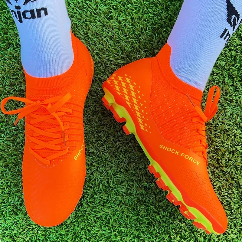 Chaussures de foot crampons moulés confortables respirantes pour entraînement et matchs compétition