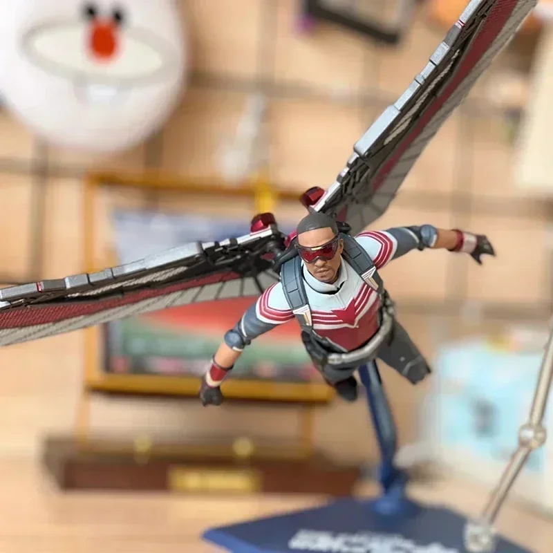 Marvel Avengers Captain America Figure Sam Wilson Action Figures Falcon Statue Giunti Mobili Raccogliere Ornamento Regalo Creativo