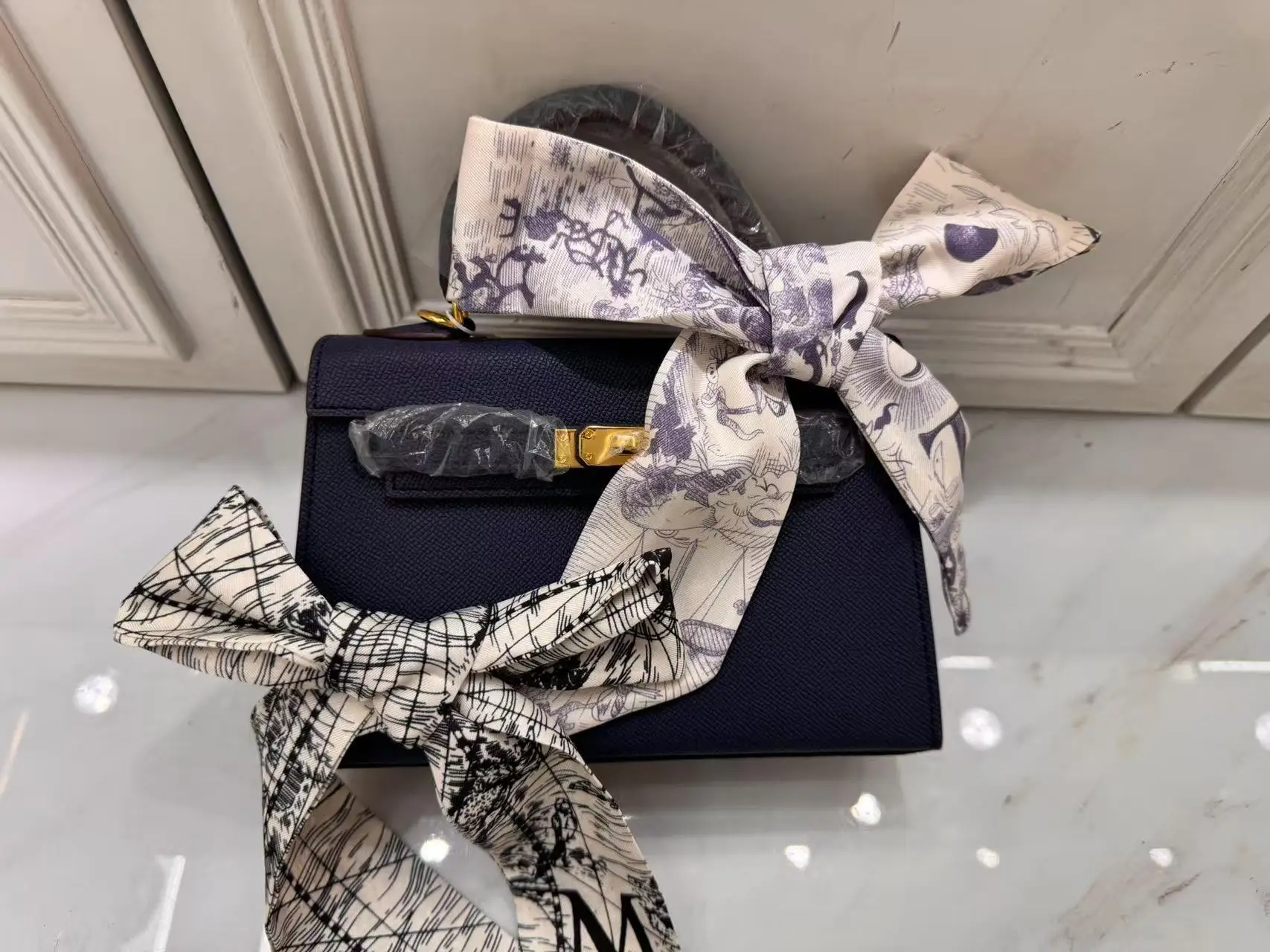 Bag buckle detail