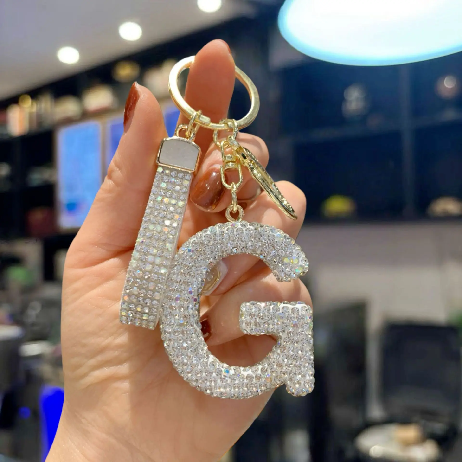 Full Rhinestone 26-Letter Keychain, Bling Car Key Ring & Sparkly Bag Charm - Perfect Small Gift